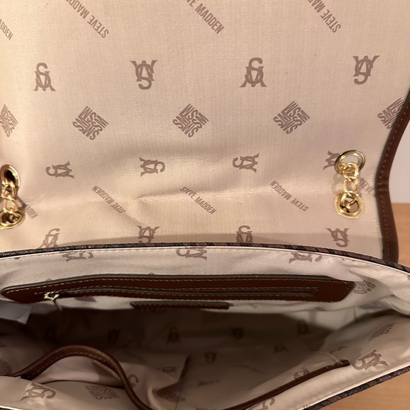 Purse with gold straps by Steve Madden - Picture 5 of 5
